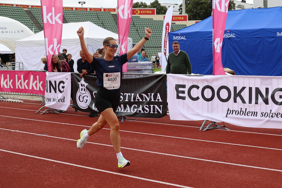 Sofie Kjos Bergum og Anette Killerud Ødegård vant KK-mila 5-km-1plass-1920px.jpg