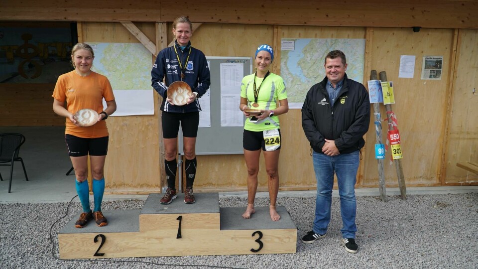 Tom Erik Halvorsen og Helen Martinsen vant TT/NM terrengultra Pallen_kvinner 43 km.jpg