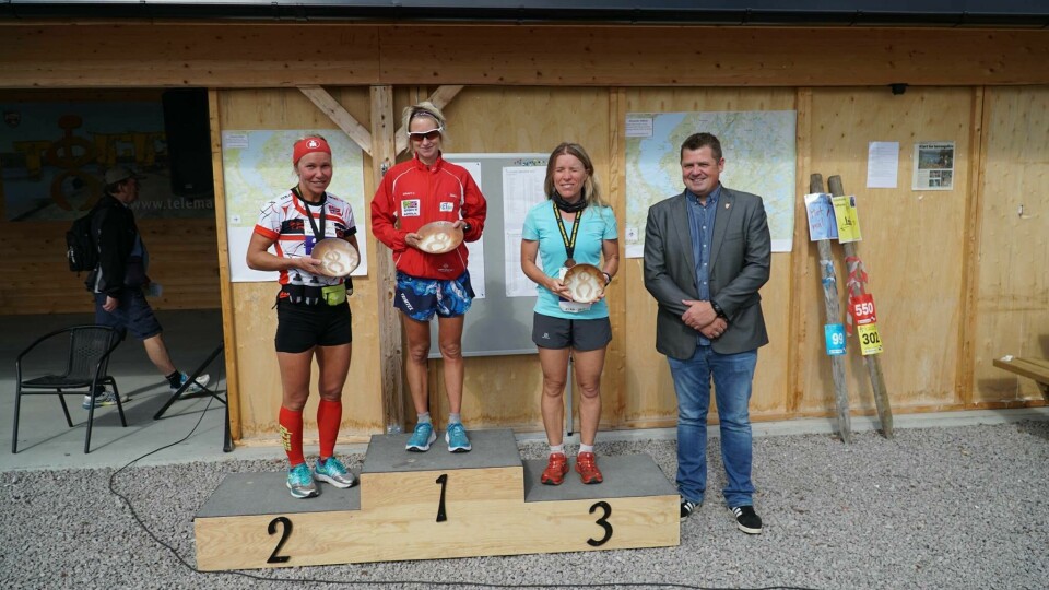 Tom Erik Halvorsen og Helen Martinsen vant TT/NM terrengultra Pallen_kvinner_21km.jpg
