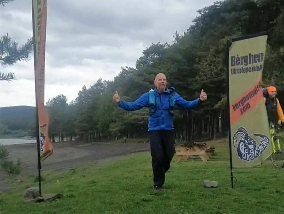 Leif Abrahamsen i mål ved Mjøsa etter 41 timer i myra på Hedmarksvidda. (Foto fra løpets facebookside) Leif Abrahamsen i mål ved Mjøsa etter 41 timer i myra på Hedmarksvidda. (Foto fra løpets facebookside)