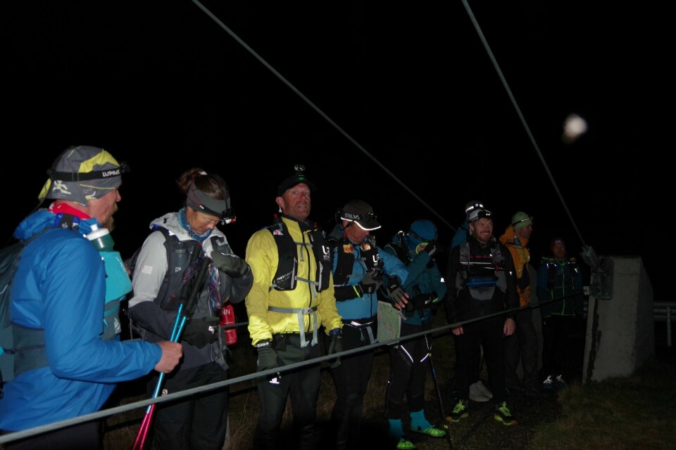 Fem kom seg over myrhelvete Åkersætra 666 m.o.h. NI på start.jpg