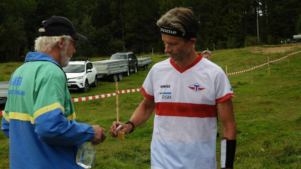 Fint terreng og gode løyper på Veteranmesterskapet i orientering Antibac på brikke f¢r avlesning.jpg