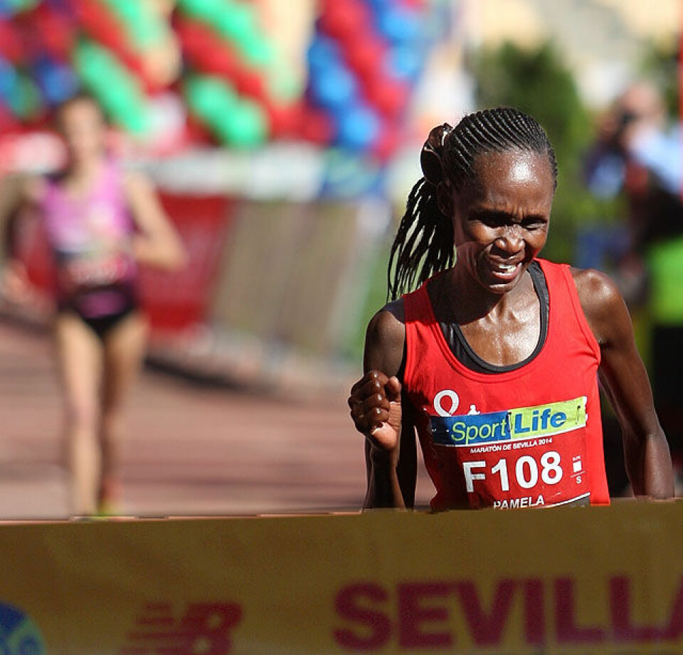 Marthe Katrine Myhre satte pers og ble nr. 3 i Sevilla Marathon Pamela_Rotich_i_maal_foran_Elena_Espeso_Gaite_A20G1448.jpg