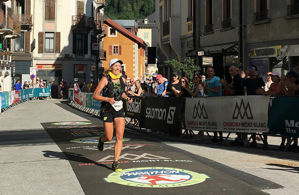 Til tross for forviklinger kunne Elisabeth Borgersen smile da hun løp over mål på 90 kilometeren i Mont Blanc Marathon. (Foto: Lars Gilberg) Til tross for forviklinger kunne Elisabeth Borgersen smile da hun løp over mål på 90 kilometeren i Mont Blanc Marathon. (Foto: Lars Gilberg)