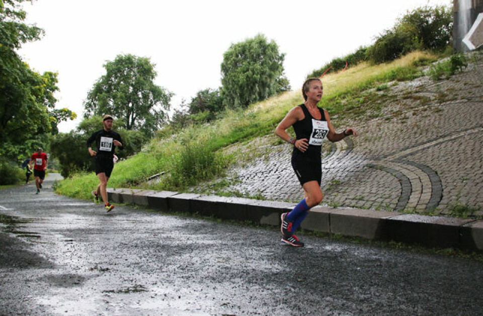 Vinner: Therese Falk løp inn til vinner av kvinneklassen i Trondheim Maraton. Foto: Marianne Røhme Vinner: Therese Falk løp inn til vinner av kvinneklassen i Trondheim Maraton. Foto: Marianne Røhme