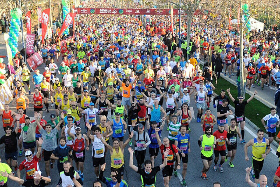 Marthe Katrine Myhre satte pers og ble nr. 3 i Sevilla Marathon Start_bakover.jpg