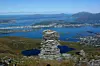 Varden er en av mange varder på toppen av Sulafjellet. Utsikten mot Langevåg, Ålesund og Nordøyene er ikke noe å si på. En tur på Vardane er et kjent begrep for mange sunnmøringer. Foto: Arrangør