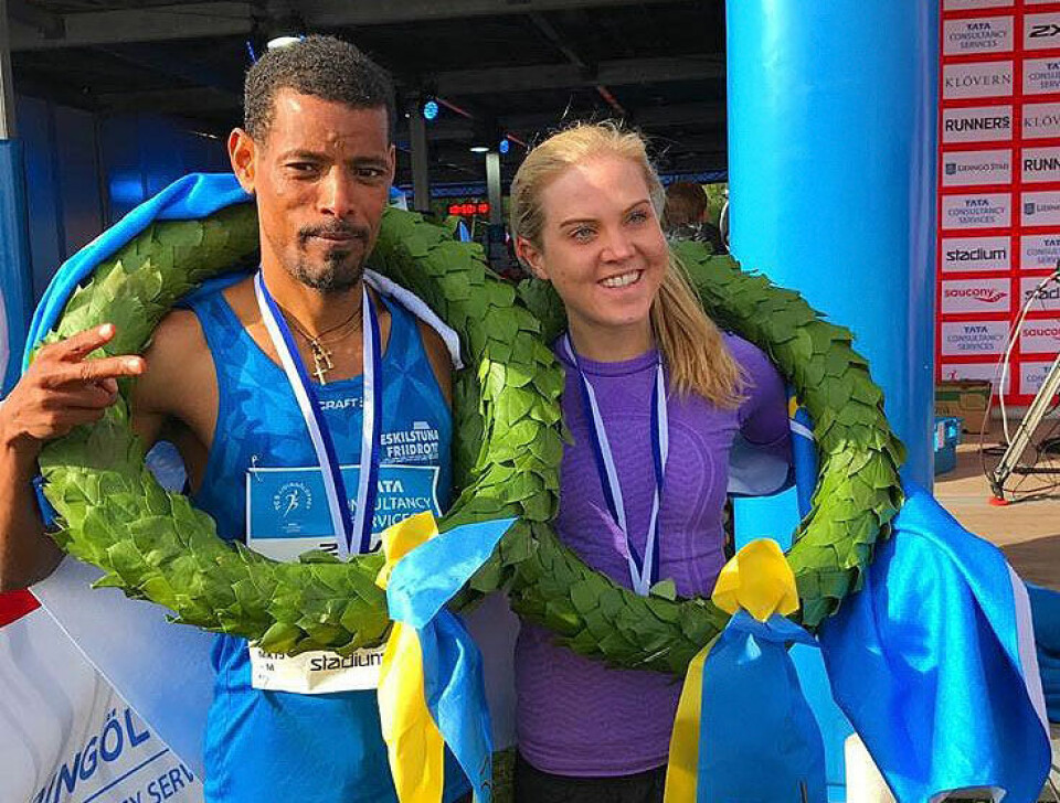 Stor norsk dag i Lidingöloppet hvor Kristine Engeset vant igjen Abraha_Adhanon_Kristine_Eikrem_Engeset_med_kranser.jpg