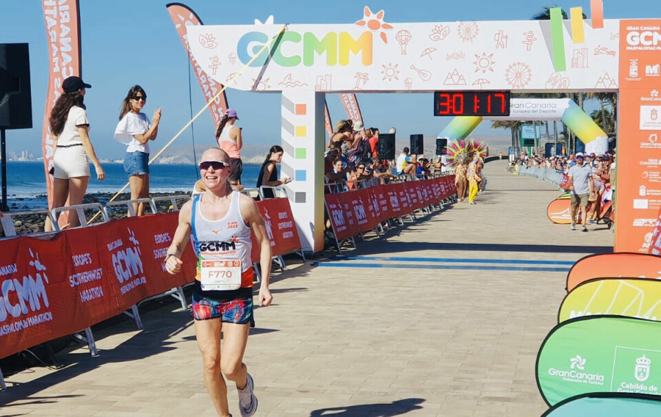 Anette Leistad løp inn til tredjeplass i en varm utgave av Maspalomas Marathon. (Foto: arrangøren) Anette Leistad løp inn til tredjeplass i en varm utgave av Maspalomas Marathon. (Foto: arrangøren)