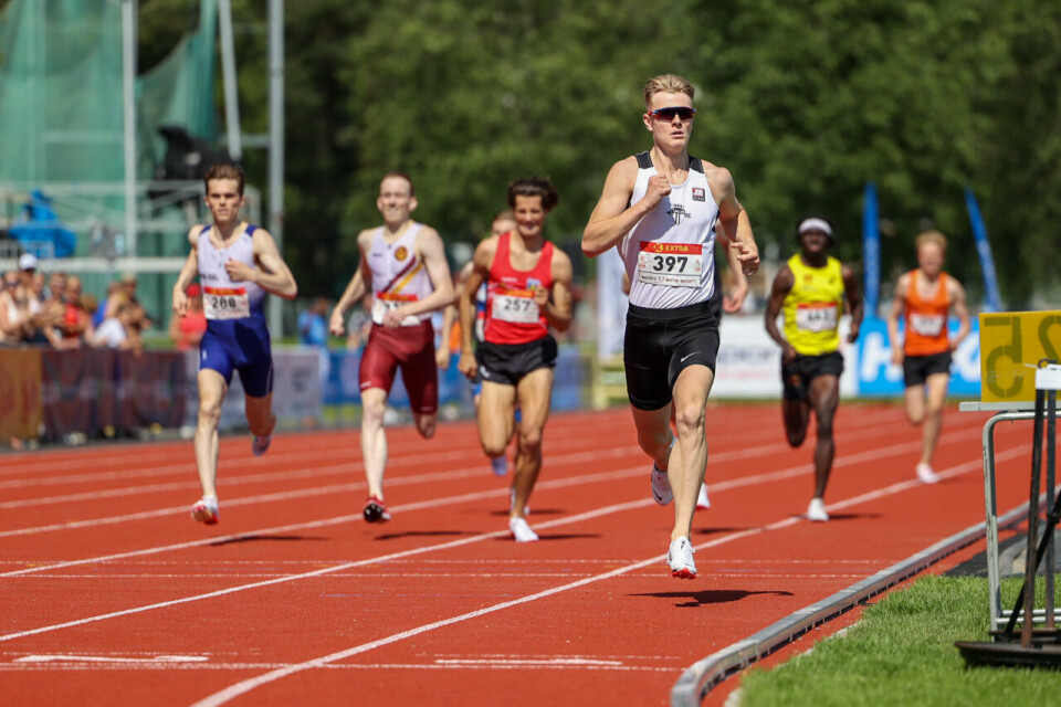 Tobias Grønstad og Sigurd Tveit tok ingen sjanser i forsøksheatene på 800 meter h1 ms mål.jpg