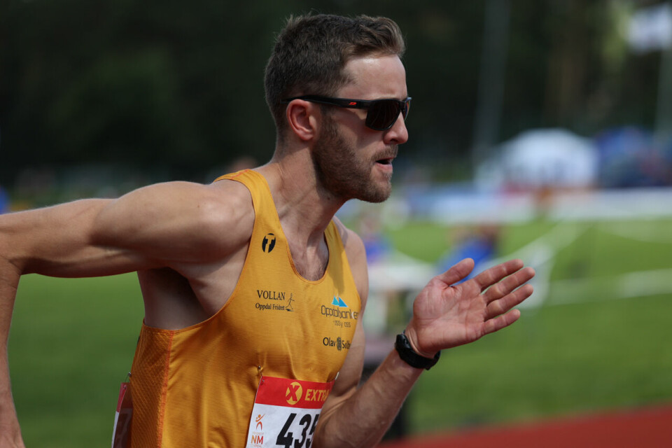 Tobias Grønstad og Sigurd Tveit tok ingen sjanser i forsøksheatene på 800 meter h2 ms start.jpg