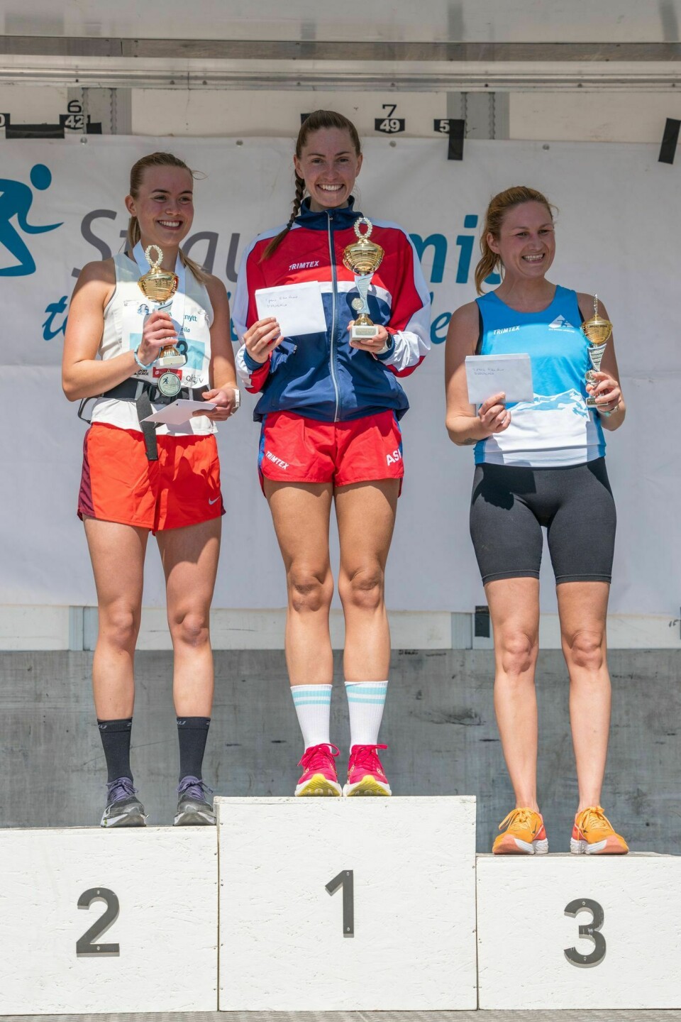Marius og Rebekka sørget for Ask-seire i Straumemila Evelyn Kjøsnes Handegård_Rebekka Birkeland_Eva Nordnes 10 km.jpg