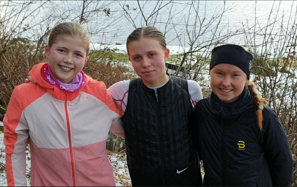 God stemning da nærmere 200 løp jula inn rundt Stokkavatnet Jentetrio-foto-Runar-Gilberg.jpg