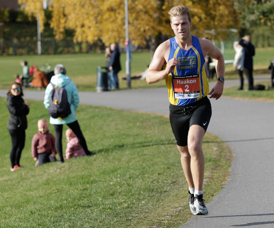 Bøler IF Friidretts skogsløp gikk omkranset av nydelige høstfarger haakon_engelsen_berg_andremann_10km_F6C9546.jpg