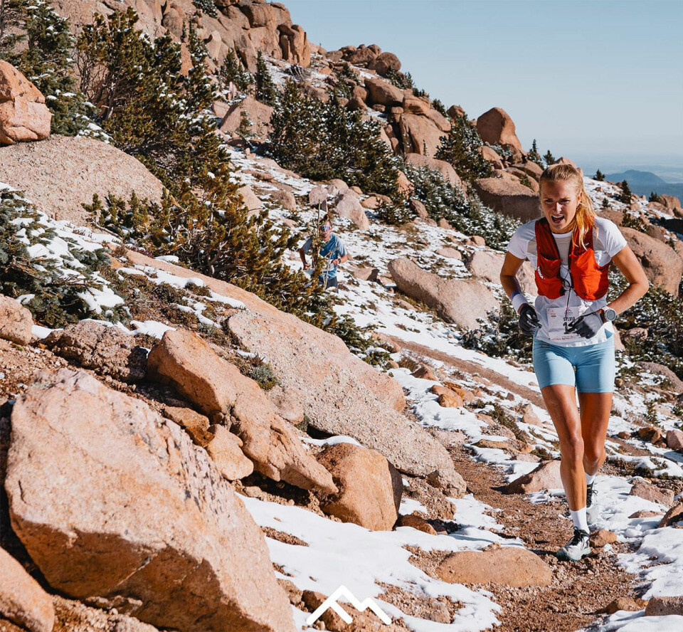 Sylvia Nordskar møter vinteren på tur opp mot Pikes Peak. (Foto: Golden Trail World Series) Sylvia Nordskar møter vinteren på tur opp mot Pikes Peak. (Foto: Golden Trail World Series)
