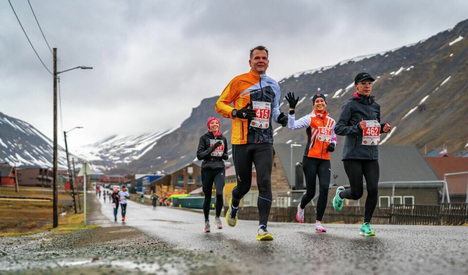 400 personer fra 30 nasjoner forventes å løpe Spitsbergen Marathon i helgen Spitsbergen Marathon