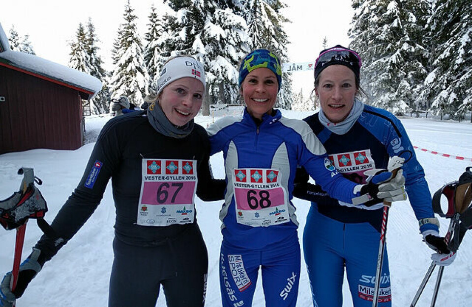 De tre beste kvinnene i Vestergyllen. Marit Liland Fredriksen nr. 3, Ingunn Weltzien nr 2. Og vinner Astrid Bruland. Foto: Heming Leira De tre beste kvinnene i Vestergyllen. Marit Liland Fredriksen nr. 3, Ingunn Weltzien nr 2. Og vinner Astrid Bruland. Foto: Heming Leira