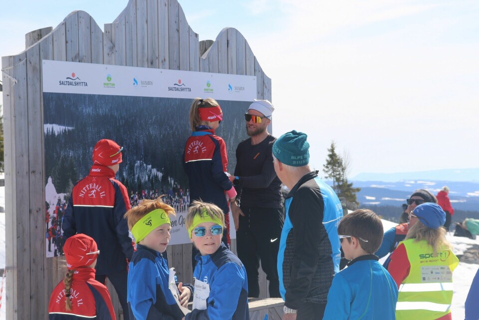 Lucas Bögl ledet an i Monsterbakken Opp på Sjusjøen Martin på premieutdeling.jpg