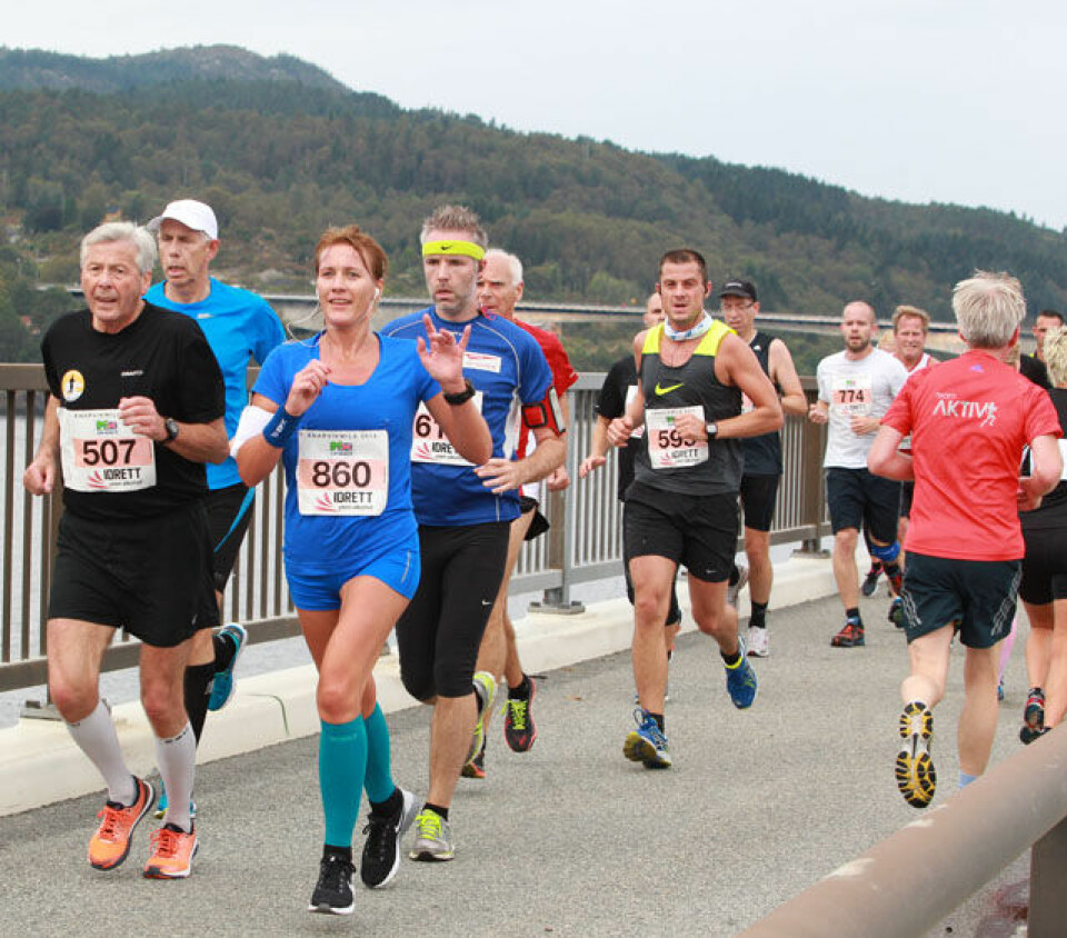 Marthe K. Myhre og Ørjan Grønnevig norgesmestre i halvmaraton Mot_vending_mange_A20G0304.jpg