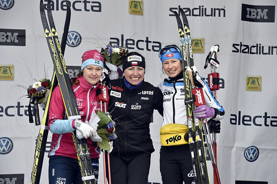 Petter Eliassen med sugende langspurt og seier i Vasaloppet Seierspallen_damer.jpg
