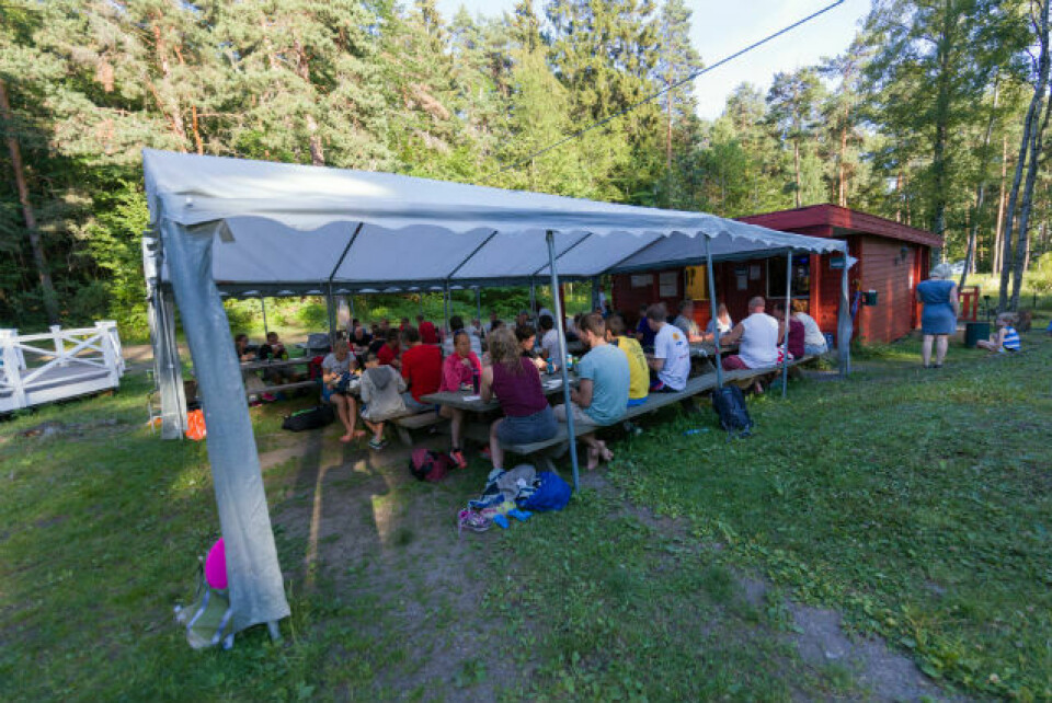 Løyperekord i sommeridyllen Lindøya Rundt Mat_i_teltet_243_lindoya_rundt_20072017.jpg