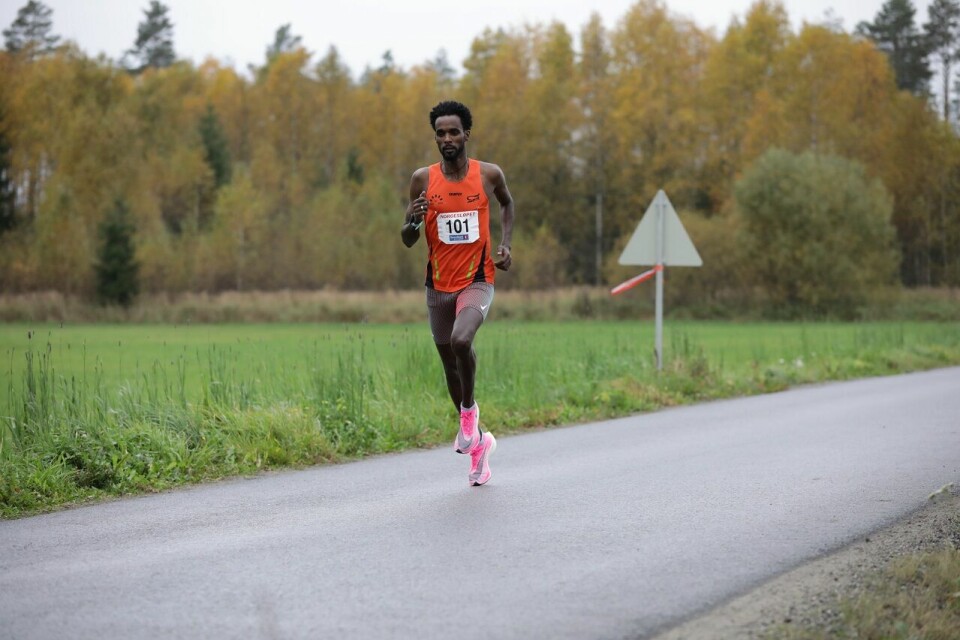 Zerei Mezngi jaktet rekorden på 10 km i Norgesløpet Zerei Mezngi