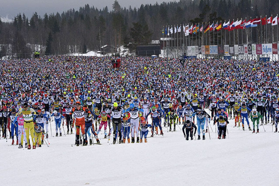 Petter Eliassen med sugende langspurt og seier i Vasaloppet Starten_Berga_by.jpg