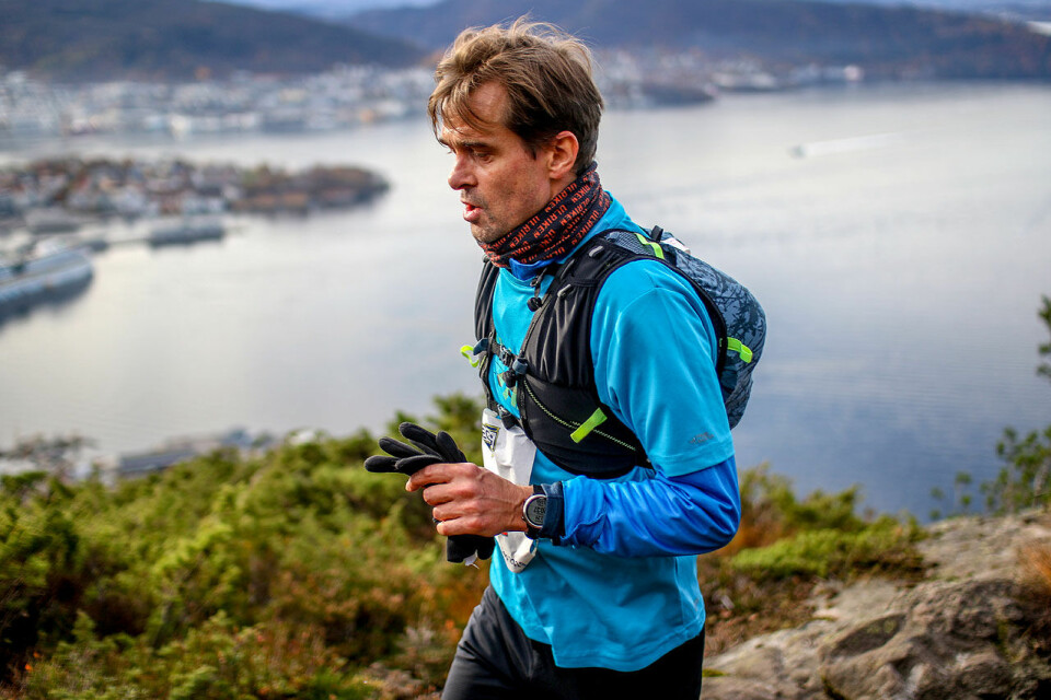 Odd Andre Byrknes har her kommet seg opp på Sandviksfjellet og skal fortsette mot Blåmanen Odd Andre Byrknes har her kommet seg opp på Sandviksfjellet og skal fortsette mot Blåmanen