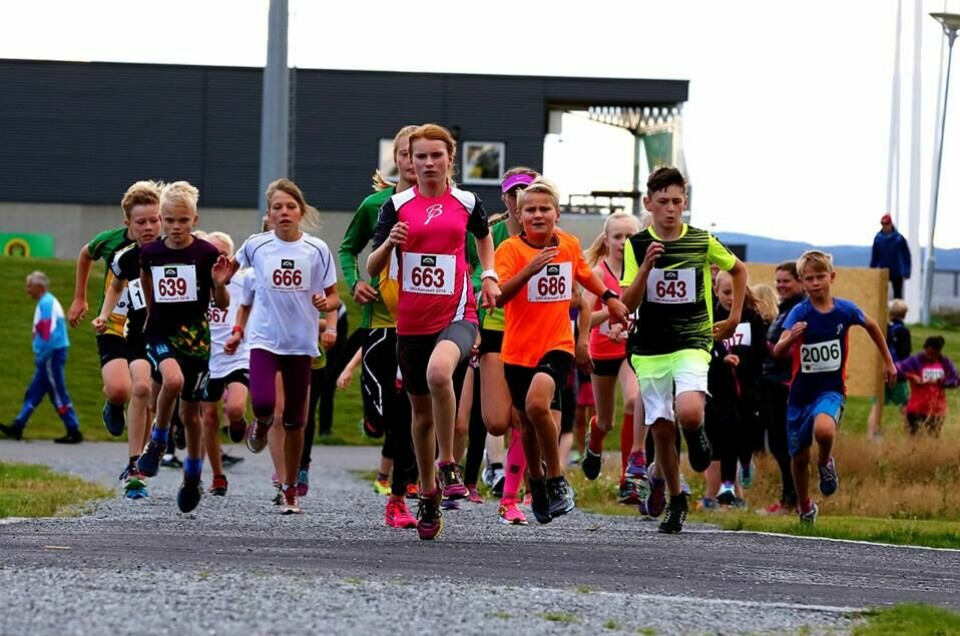 UKI-karusellens løp 4 med markering av 50-årsjubileet Ungkarusell.jpg