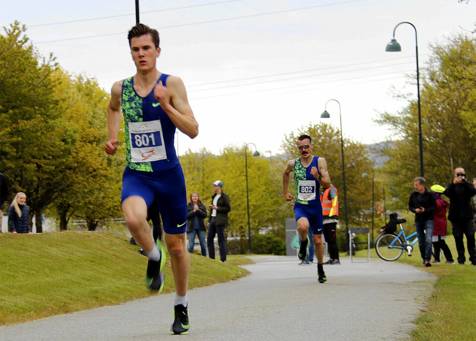 Står norgesrekorden på 3 km for fall i rekordløypa til Forusløpet? Jakob-og-Henrik-Ingebrigtsen-Forus-foto-Geir-Eikeskog.jpg