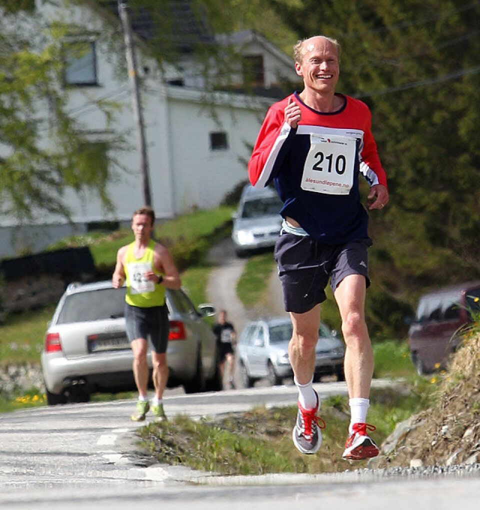 Deltakerrekord i Ålesund Maraton Vinnes_foran_Hafsaas_A20G7984.jpg
