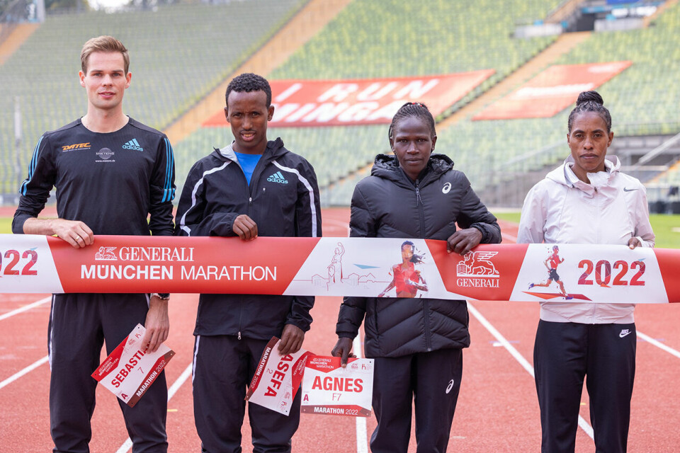 Den tyske debutanten Sebastian Hendel (t.v.) med Tsegaye Mekonnen, Agnes Keino og Aberu Zennebe på Olympiastadion i Munchen. (Foto: Norbert Wilhelmi) Den tyske debutanten Sebastian Hendel (t.v.) med Tsegaye Mekonnen, Agnes Keino og Aberu Zennebe på Olympiastadion i Munchen. (Foto: Norbert Wilhelmi)