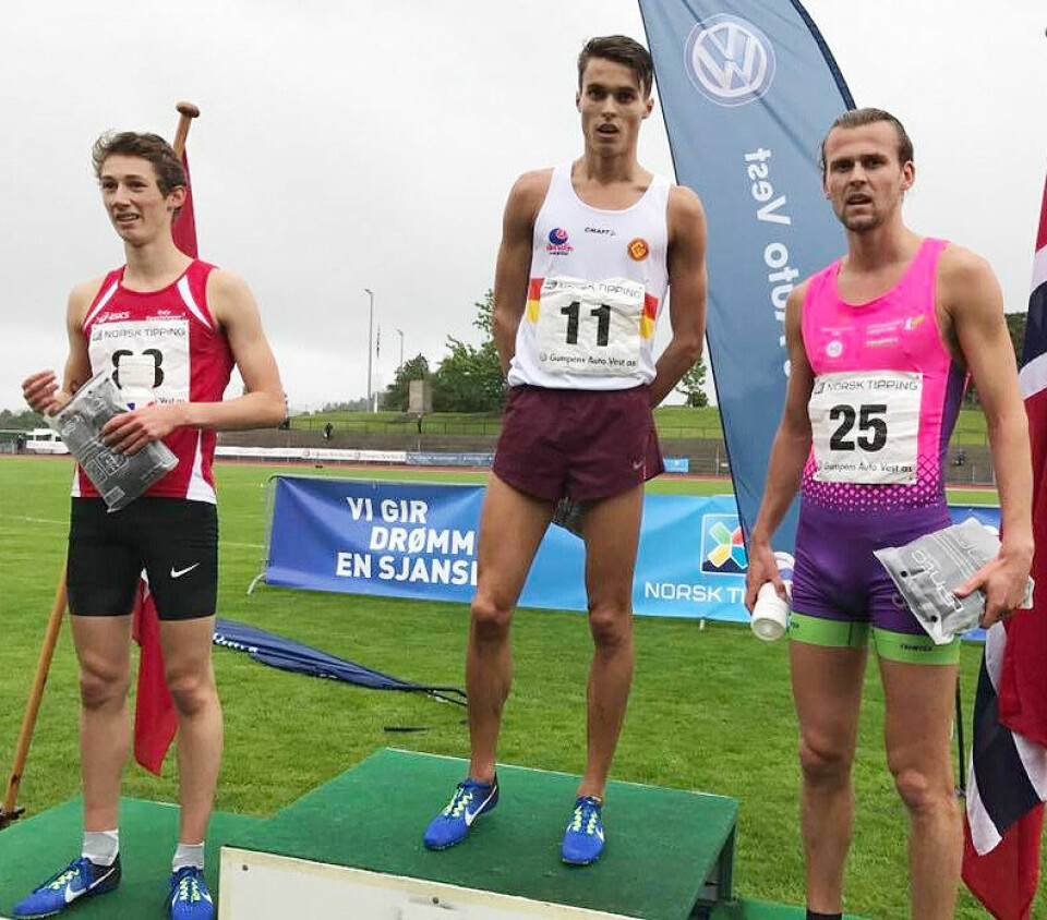 8 mann under 15 min på 5000 m i Norwegian Grand Prix i Kristiansand 800m-pallen.jpg