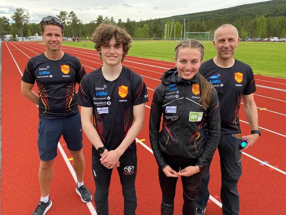 Sentrale Ren-Eng-profiler samlet på Åkrestrømmen (fra v.): Nyvalgt leder Petter Kristiansen, Esten Hansen-Møllerud Hauen, Ingeborg Østgård og avtroppende leder Dag Meli. (Foto fra Ren-Engs facebookside) Sentrale Ren-Eng-profiler samlet på Åkrestrømmen (fra v.): Nyvalgt leder Petter Kristiansen, Esten Hansen-Møllerud Hauen, Ingeborg Østgård og avtroppende leder Dag Meli. (Foto fra Ren-Engs facebookside)