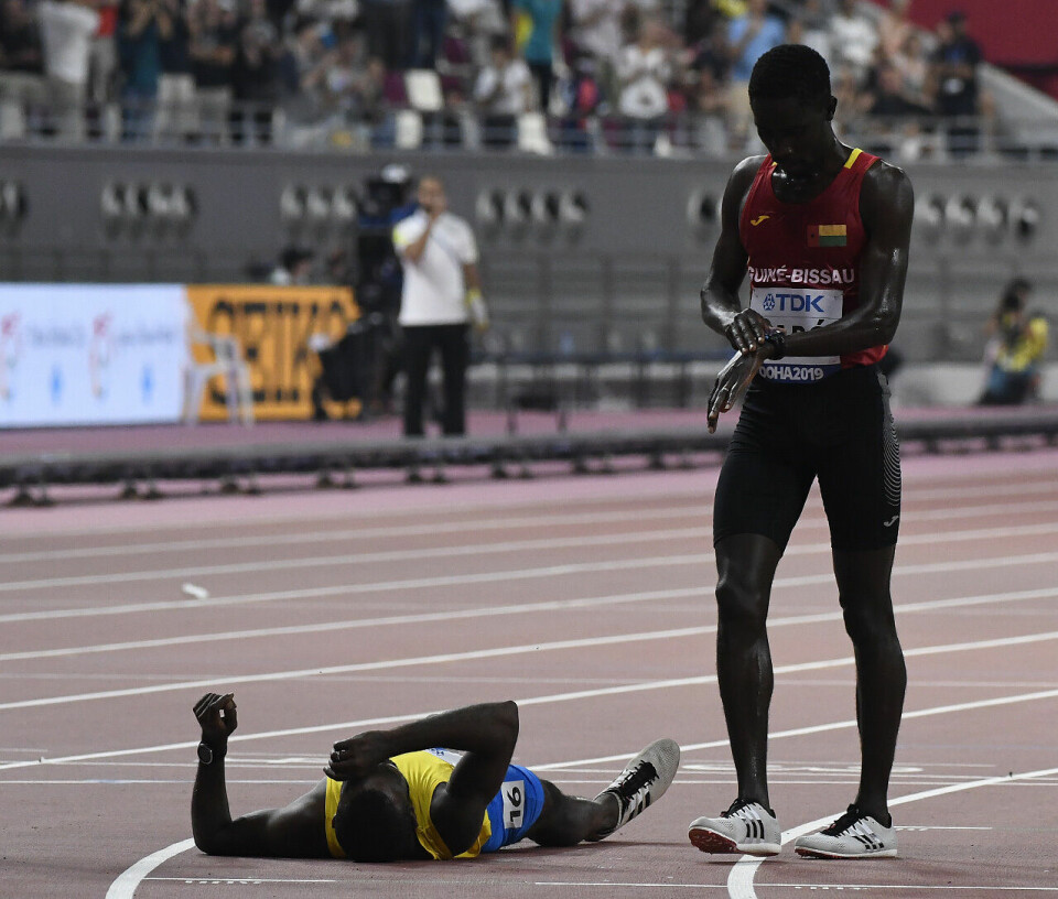 Dramatisk da tre blad Ingebrigtsen ble klare for 5000 m-finalen 5000-heat1-kollaps3_50D7664.jpg