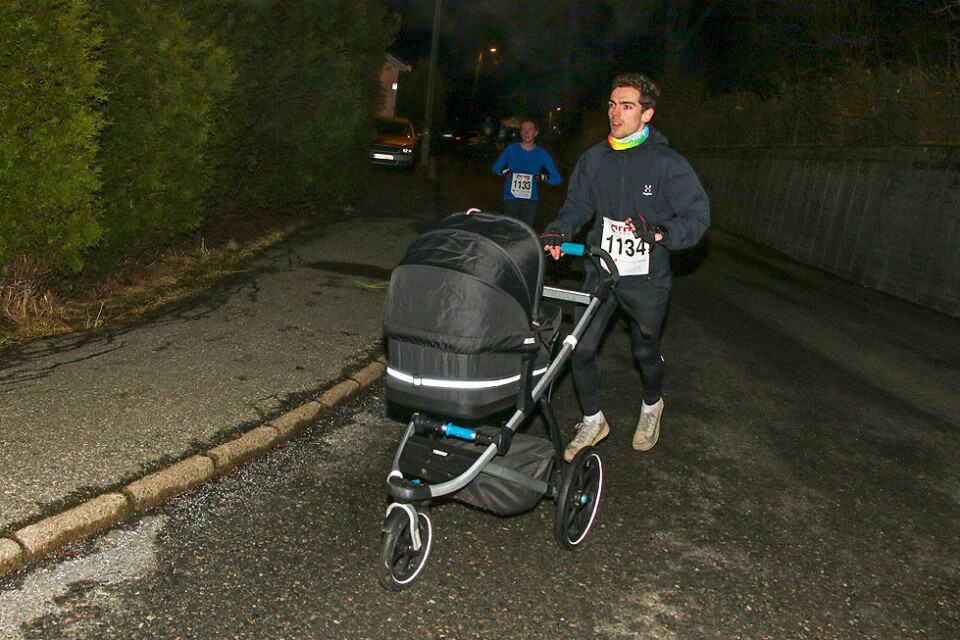 Løperpar imponerte i Frikarusellen med barnevogn 3J6A8034.jpg