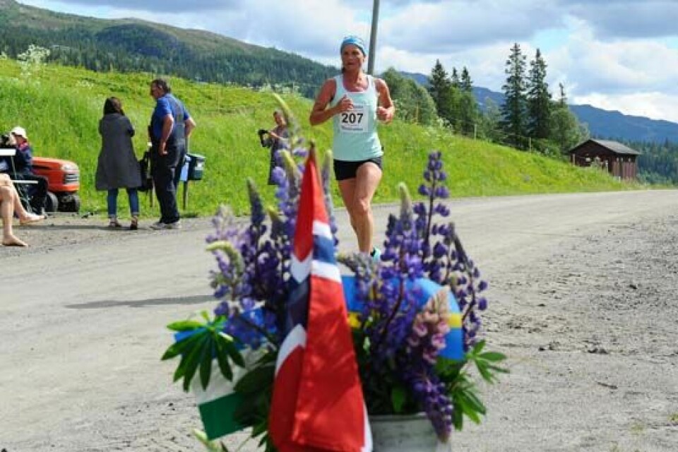 Strindheim nærmer seg Namdal i dameklassen i St. Olavsloppet Hitra_2.jpg