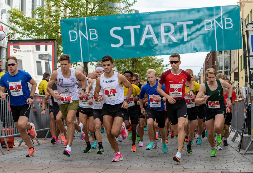 Det første og største av de to feltene legger av gårde på 10 kilometeren i Drammen. (Foto: Alfred de Haas) Det første og største av de to feltene legger av gårde på 10 kilometeren i Drammen. (Foto: Alfred de Haas)