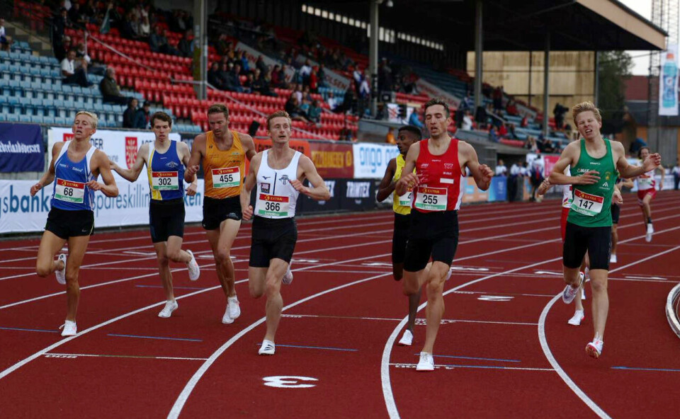 Tette og dramatiske forsøksheat på mennenes 1500 m 1500m1-maalgang.jpg