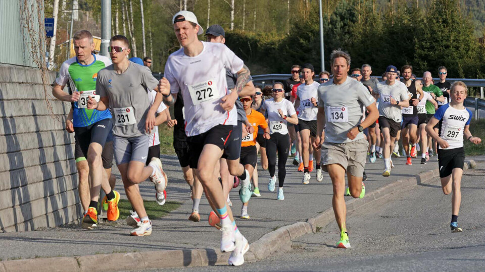 Det ble ny deltakerrekord i årets Kringsjåløp som ble arrangert for 42. gang denne uka - hele 581 deltakere fullførte løpet. Bilde fra fellesstarten onsdag kveld. Foto Jørgen Skaug. Det ble ny deltakerrekord i årets Kringsjåløp som ble arrangert for 42. gang denne uka - hele 581 deltakere fullførte løpet. Bilde fra fellesstarten onsdag kveld. Foto Jørgen Skaug.