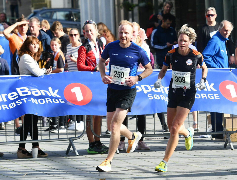 Brita Cecilie Mustad som her har selskap av Frode Pladsen, vant 10 kilometeren i Byløpet i 2021. (Foto: Frode Berg) Brita Cecilie Mustad som her har selskap av Frode Pladsen, vant 10 kilometeren i Byløpet i 2021. (Foto: Frode Berg)