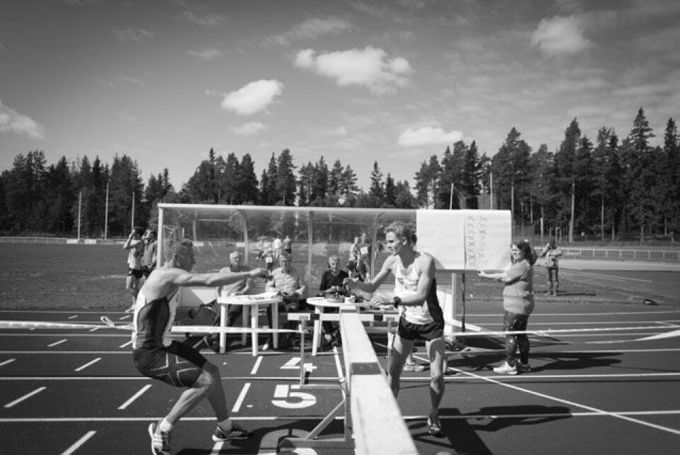 I føringen. Ola Sakshaug løp for Kristiansand LK/Steinkjer FiK. Her tar han over i Krokom. Ved målgang i Åre leder klubben med over ti minutter til svenskene i Sportsgym. I føringen. Ola Sakshaug løp for Kristiansand LK/Steinkjer FiK. Her tar han over i Krokom. Ved målgang i Åre leder klubben med over ti minutter til svenskene i Sportsgym.