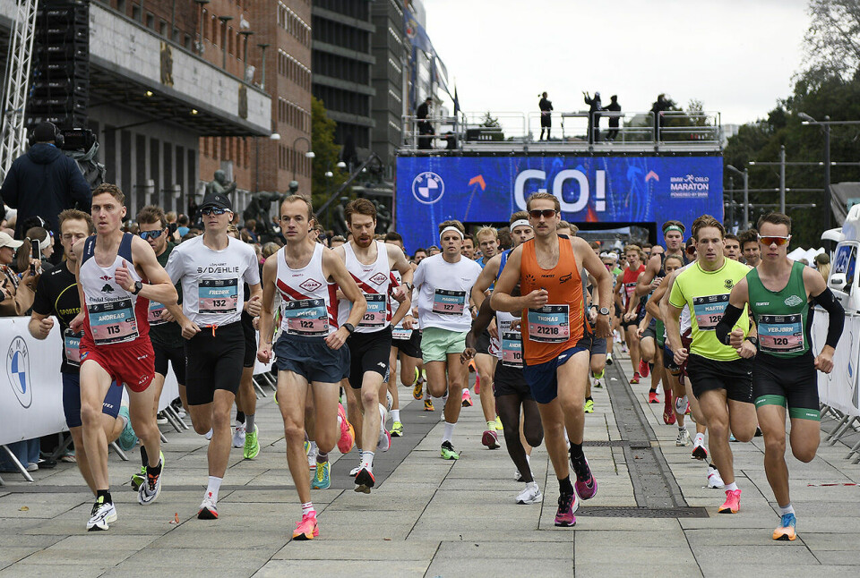 Starten går for eliteklassene på halvmaraton. (Foto: Bjørn Johannessen) Starten går for eliteklassene på halvmaraton. (Foto: Bjørn Johannessen)