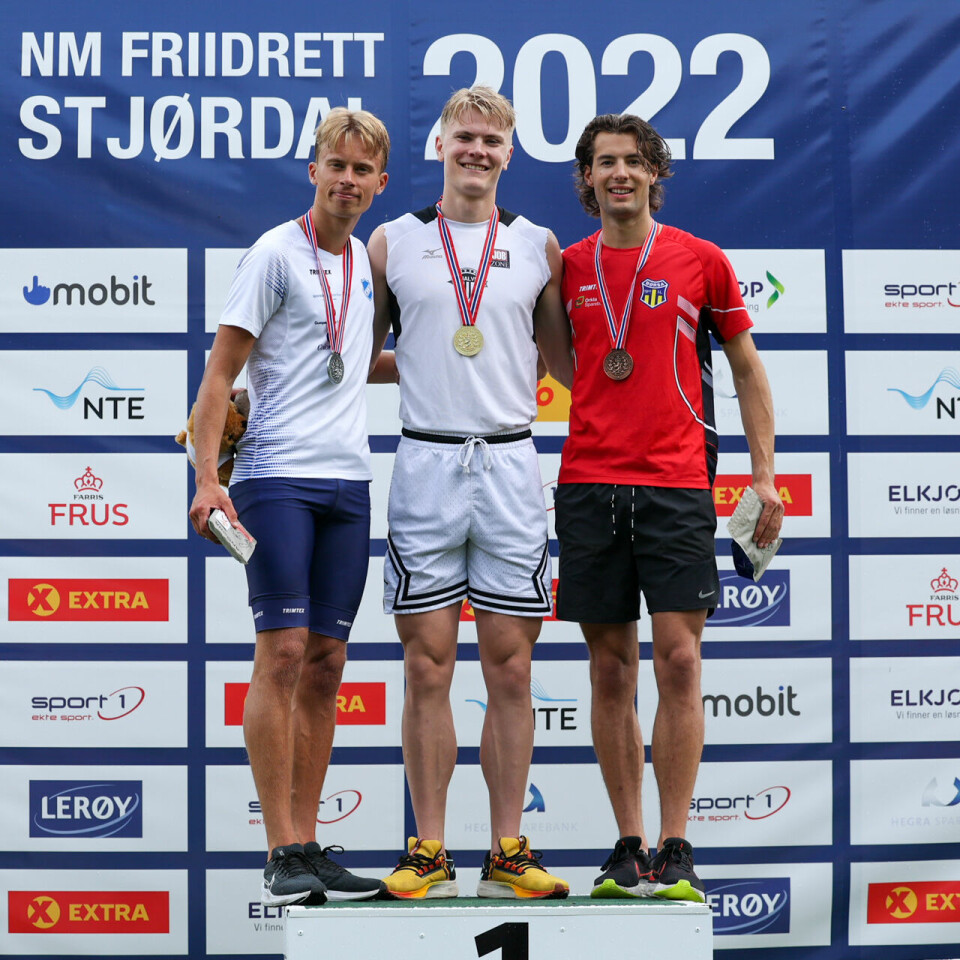 800 m menn: Tobias Grønstad og Sigurd Tveit fightet om NM-gullet 800 alle på pallen 8U3A0279.jpg