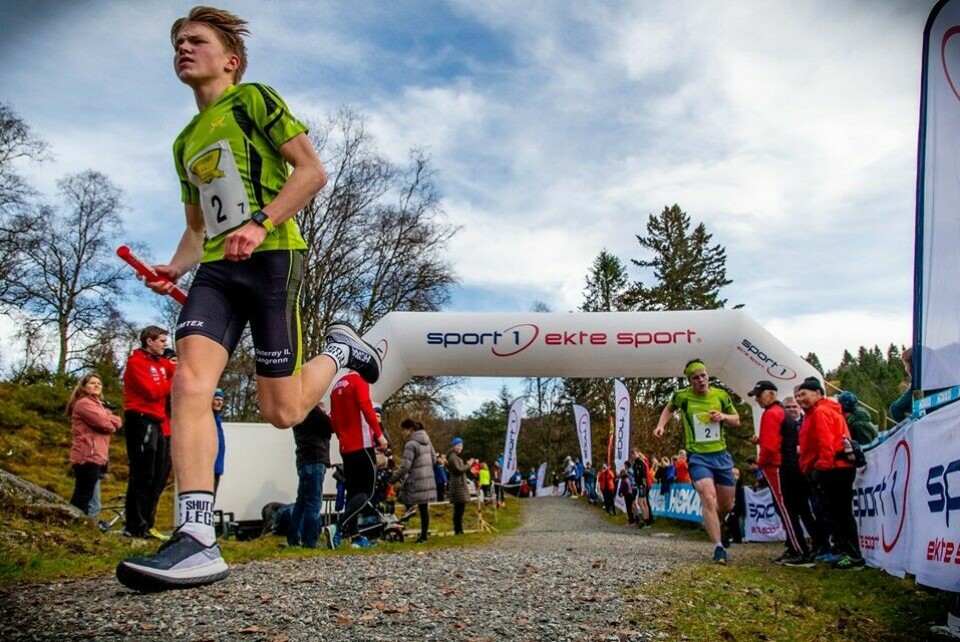 Laget til Osterøy Il 1. Lag Skigruppa løper inn til en klar stafettseier (foto: Eivind Helland Marienborg). Laget til Osterøy Il 1. Lag Skigruppa løper inn til en klar stafettseier (foto: Eivind Helland Marienborg).
