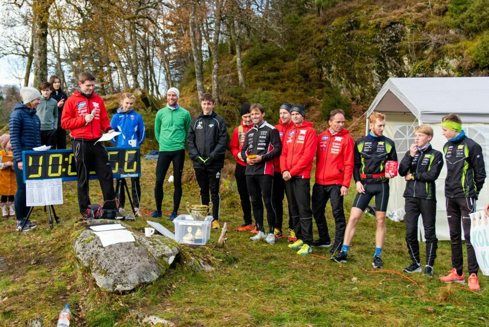 Perfekte forhold i Brakvatnet Halvmaraton med innlagt stafett Premieutdeling.jpg