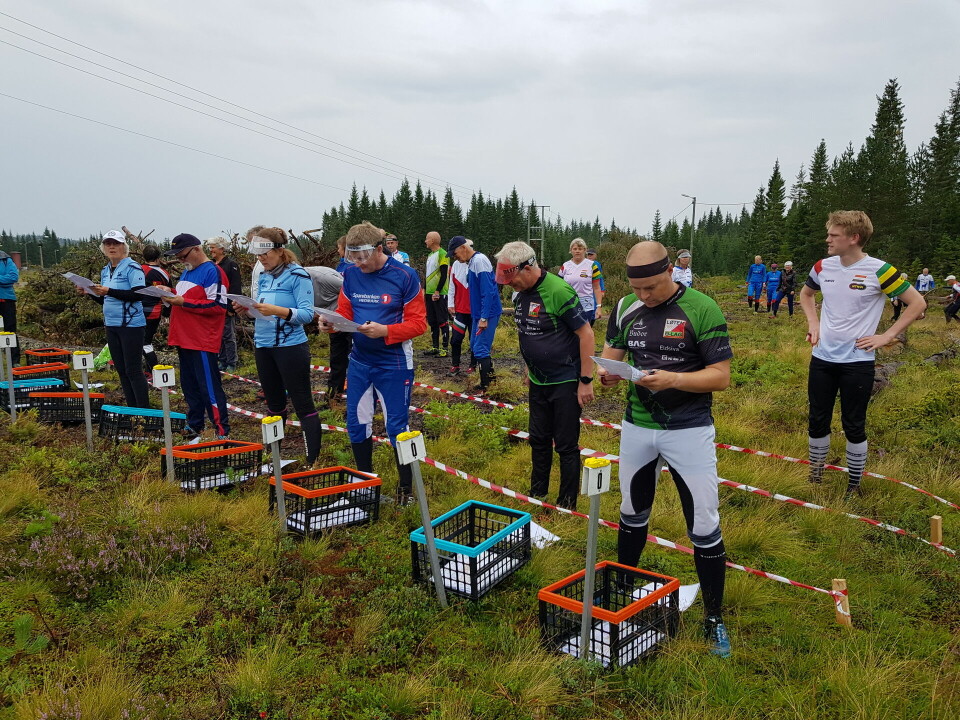 Bedrifts-o-løpere klare til å starte høstsesongen. (Foto: Stein Arne Negård) Bedrifts-o-løpere klare til å starte høstsesongen. (Foto: Stein Arne Negård)