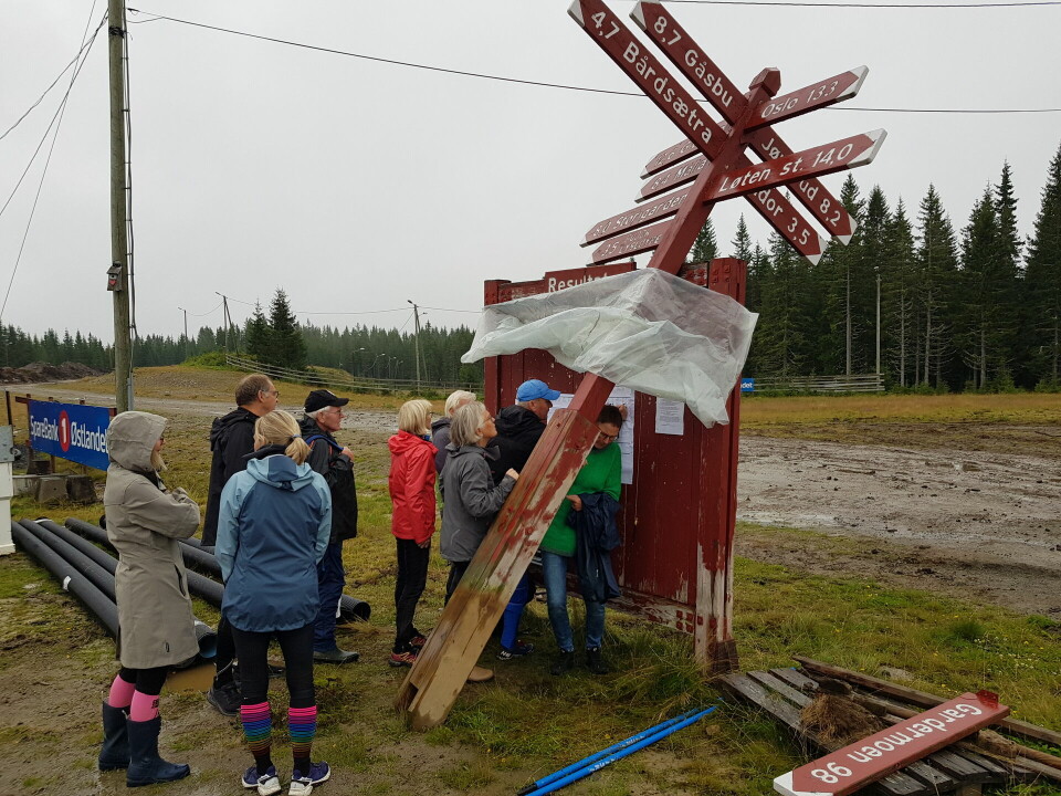 Bløt start på høstsesongen for bedrifts-o-løperne på Hedmarken K¢ ved start tids lista.jpg