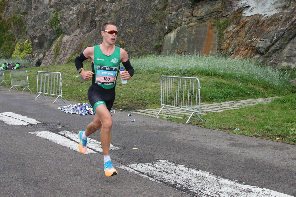 Vebjørn Hovdejord og Runa Skrove Falch vant Oslo Halvmaraton hovdejord-i-tet-2.jpg