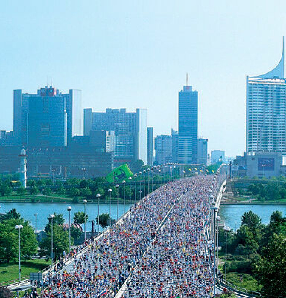 Gebrselassie vant stjerneduellen i Wien Wien_Maraton_start_ingress